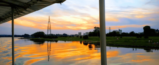 Zonsondergang bij Wageningen door Nico Bijl.